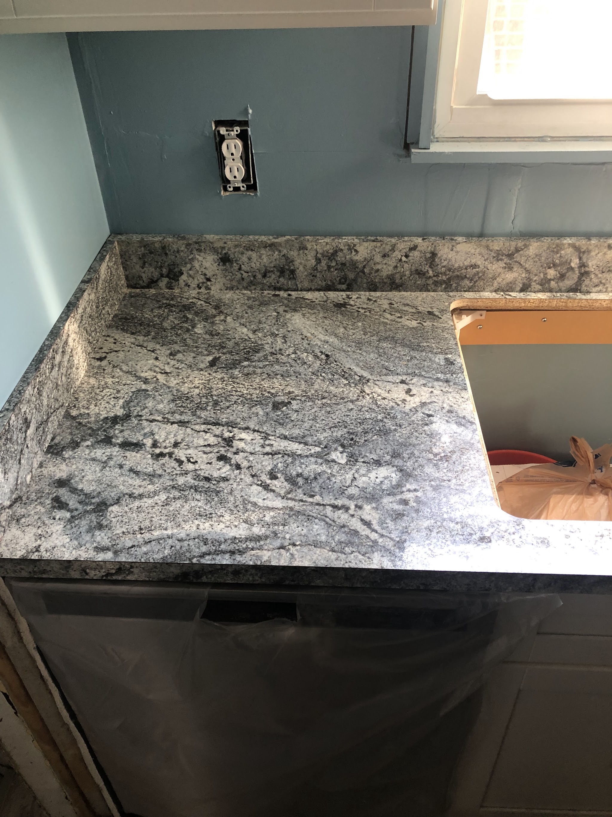 Granite-look laminate top